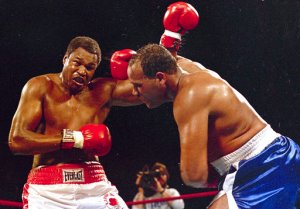 David Bey, Army vet who fought Larry Holmes for world heavyweight crown, dies at 60