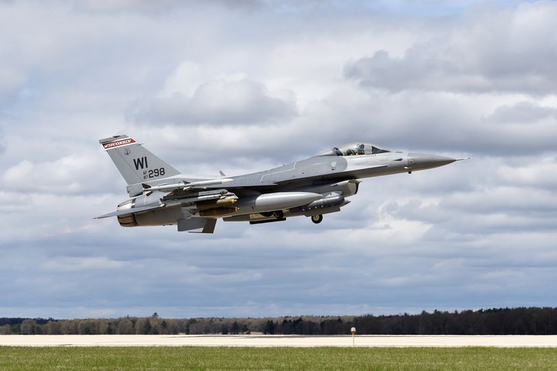 Wisconsin Air National Guard fighter jet crashes in Michigan, fate of pilot unknown