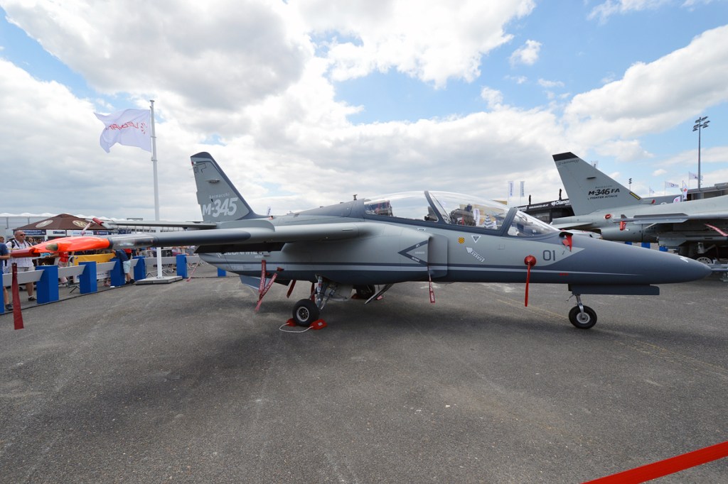 Italy buys 13 jet trainers, inks naval industry deal