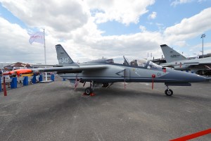 Italy buys 13 jet trainers, inks naval industry deal