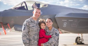 Meet 2018′s Student Veteran of the Year and the secret to her success: 4-year-old Isabelle