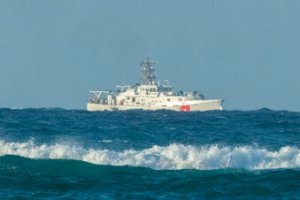 Coast Guard, fire department, rescue pilots after cargo jet crashes in ocean off Hawaii