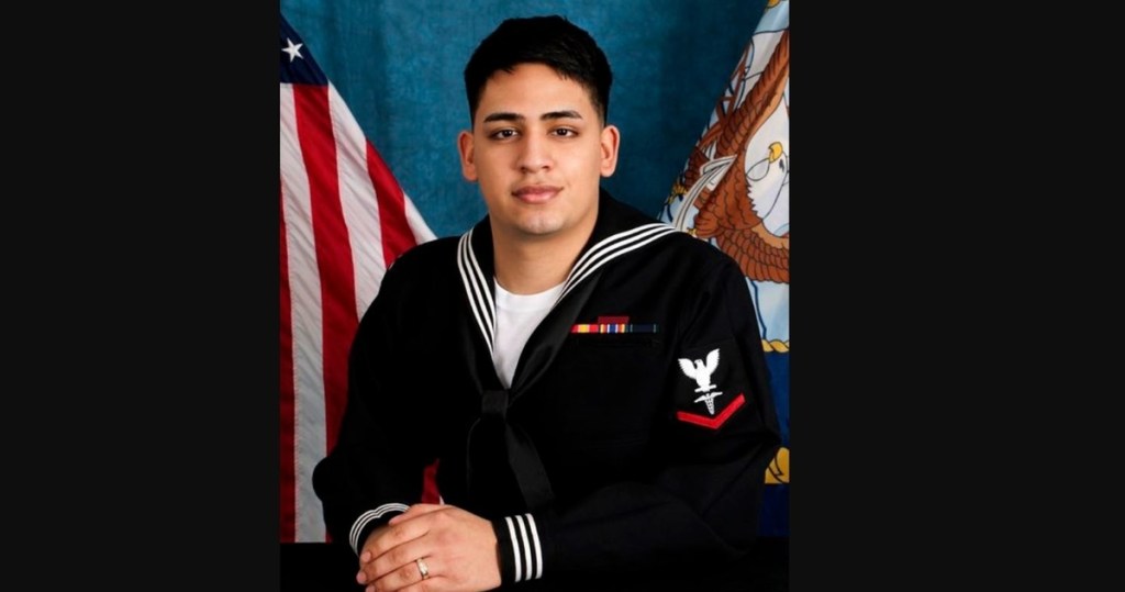 Crash kills corpsman, wife, near Great Lakes