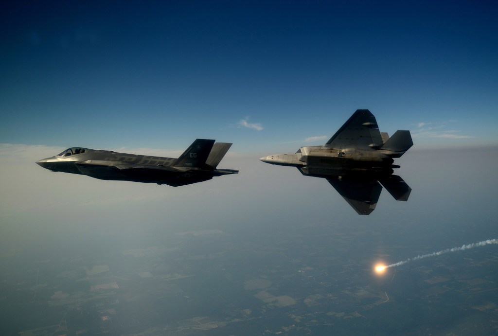 Air Force to link F-35, F-22 in ‘connect-a-thon’ experiment
