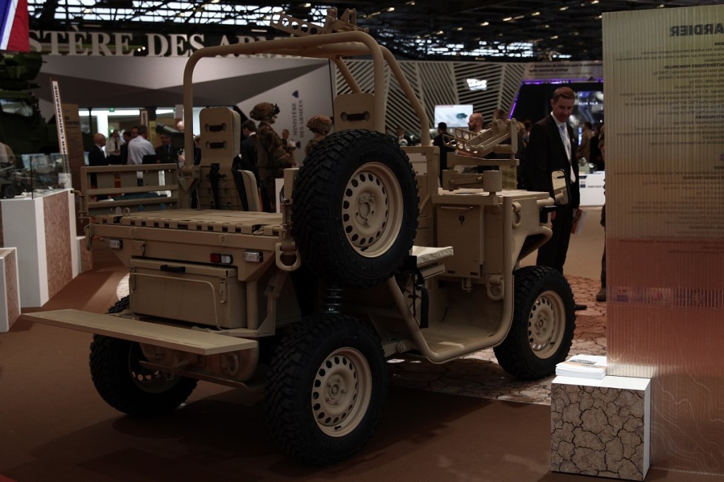 France orders 300 jeeps for special forces, paratroopers