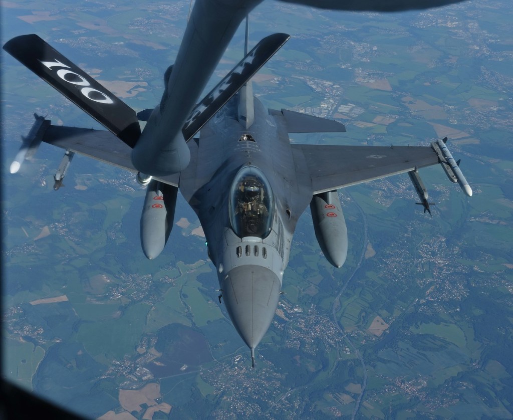 Here’s how this Air Force pilot landed his badly damaged F-16 — and lived to talk about it