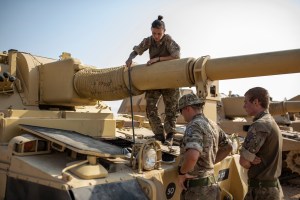 UK defense chief announces jump-start for new field artillery weapons