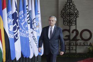 Argentina’s president throws cold water on fighter jet program