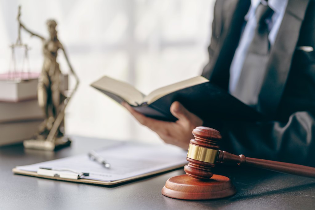 Former GAO, Senate attorney rejoins contract law firm to advise on AI
