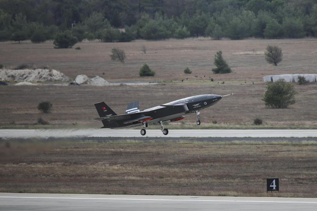 Leonardo, Baykar tout in-flight control of Kizilelma drone from a M-346 jet trainer