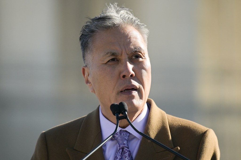 Top House Democrat calls to split veterans omnibus, advance Major Richard Star Act