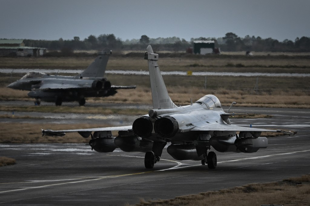 Ukraine agrees on plan to acquire 16 Rafale jets, France’s Macron says