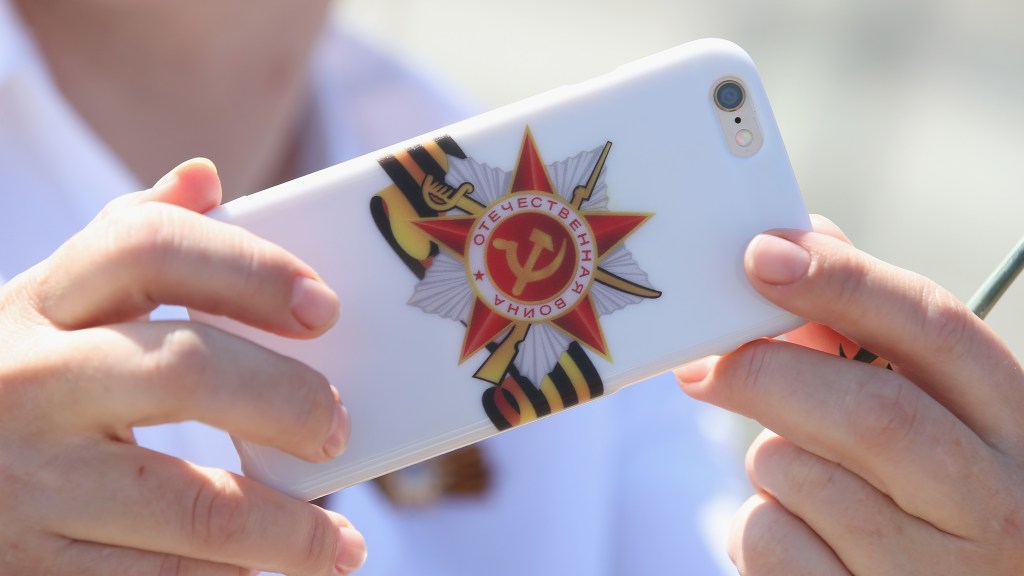 Selfies and security: Russia moves to ban certain millennial behavior in the military