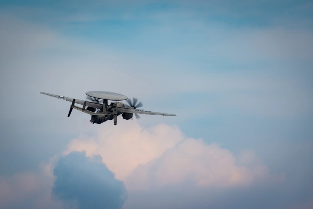 1 dead, 2 injured in Navy Hawkeye crash off Virginia coast