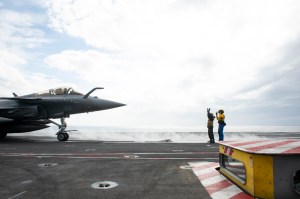 Super Hornets land on French flattop