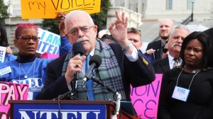 House Democrats to reintroduce bill protecting federal telework