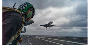 Aircraft carrier Abraham Lincoln suffers electrical fire in port