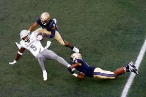 Navy survives Memphis in the rain