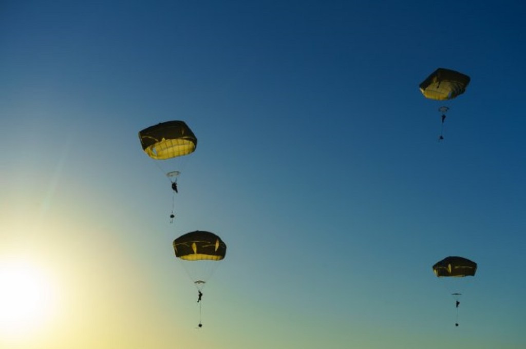 Paratroopers drop in Baltics for Swift Response exercise