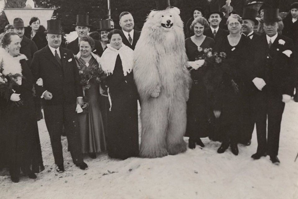 Book highlights WWII Germany’s bizarre obsession with posing with polar bear mascots