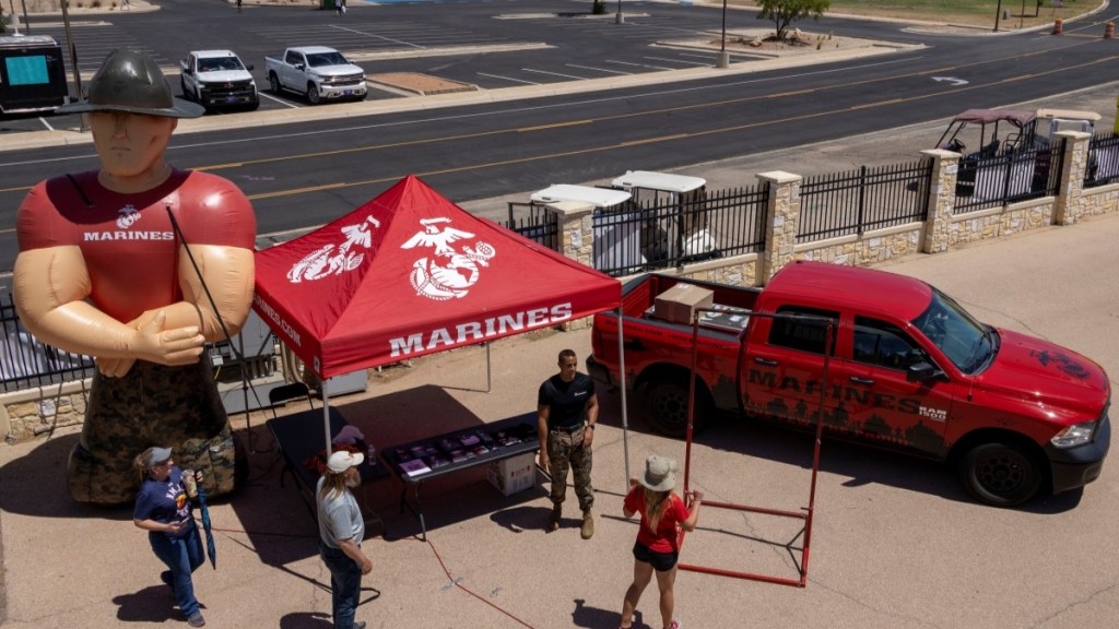 Marine Corps exceeds its enlistment goal by 21 people