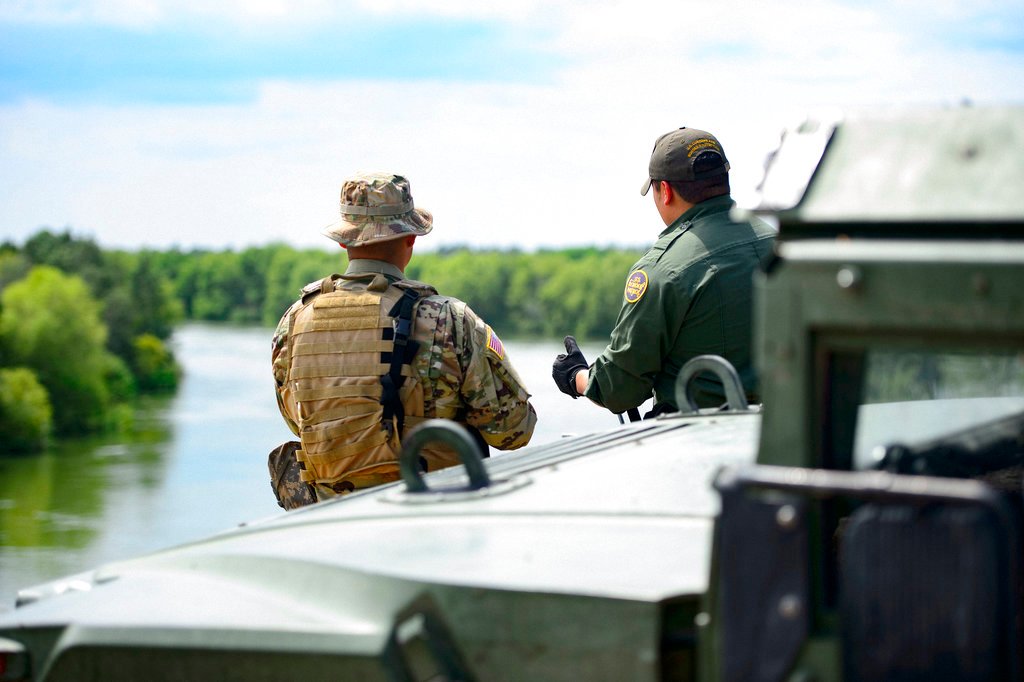 Guard soldier caught in uniform trying to transport cocaine, complaint says