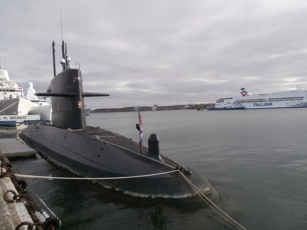 One bidder out, three remain in Dutch race to replace Walrus subs