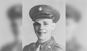 This US paratrooper faced down 100 Nazis and 2 tanks… and won