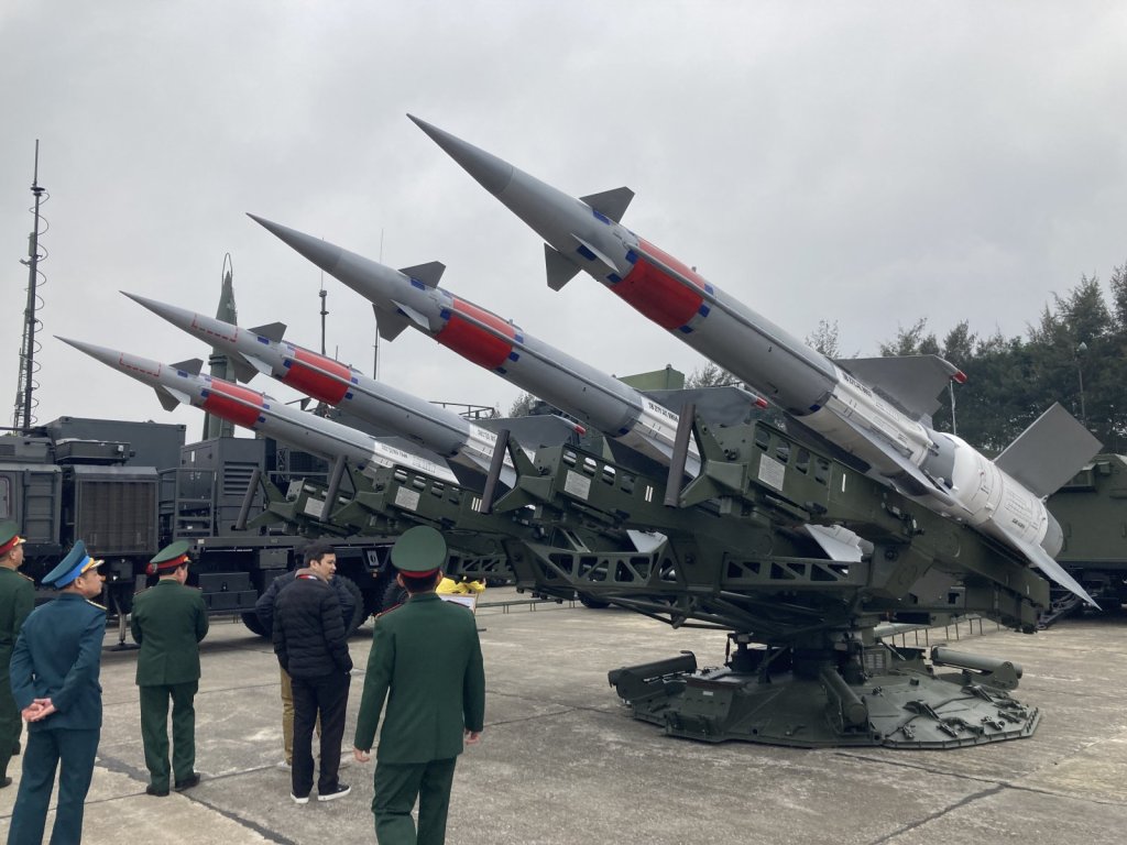 See the weapons on display at Vietnam’s first defense expo