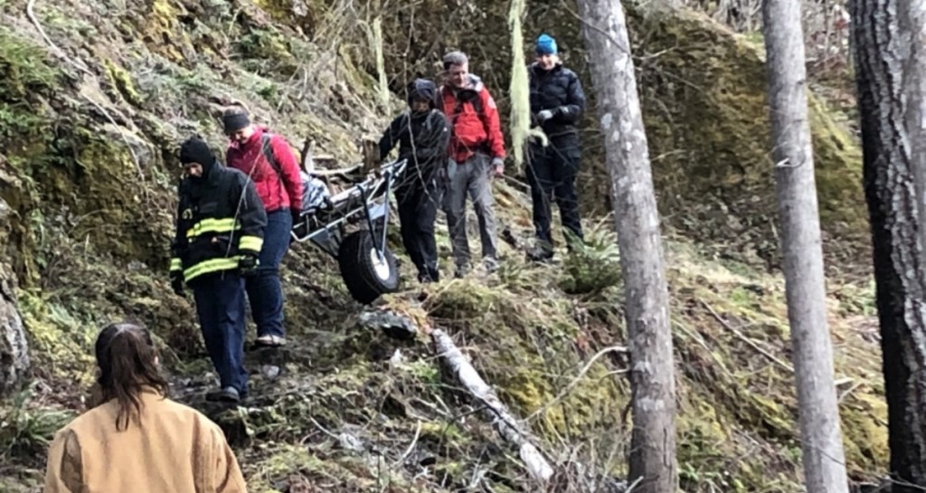 Hiker crawls for hours with broken ankle to reach 911 service