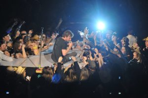 Dierks Bentley meet-and-greet becomes surprise military homecoming