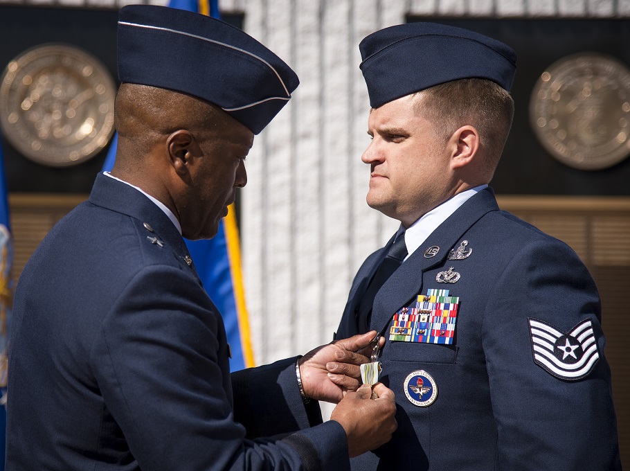 Air Force EOD tech receives Airman’s Medal for saving double amputee from flood