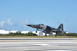 F-5N pilot ejects before jet crash