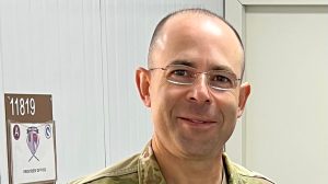 This vet fled Moldova in 1991. Now he helps families from Ukraine.