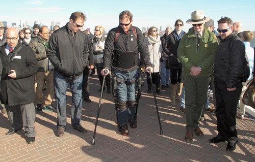 Paralyzed Soldier Walks on Veterans Day