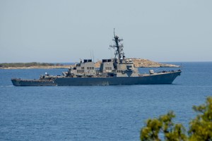 New video shows a Russian flyby on the destroyer Porter