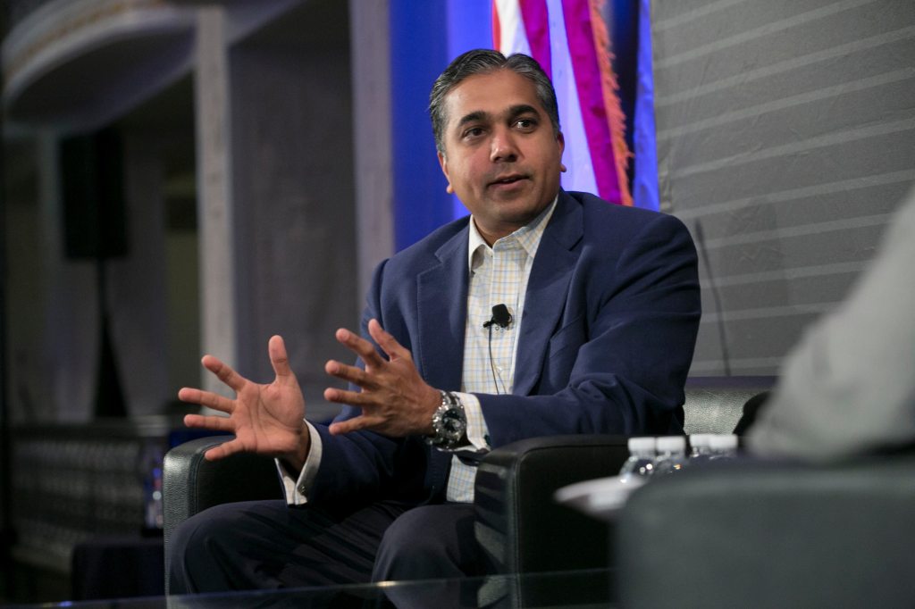 DIUx should continue reporting to Pentagon chief in Trump administration, director says