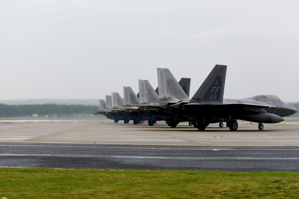 Air Force F-22s, F-35s deploy to Korea for Vigilant Ace exercise