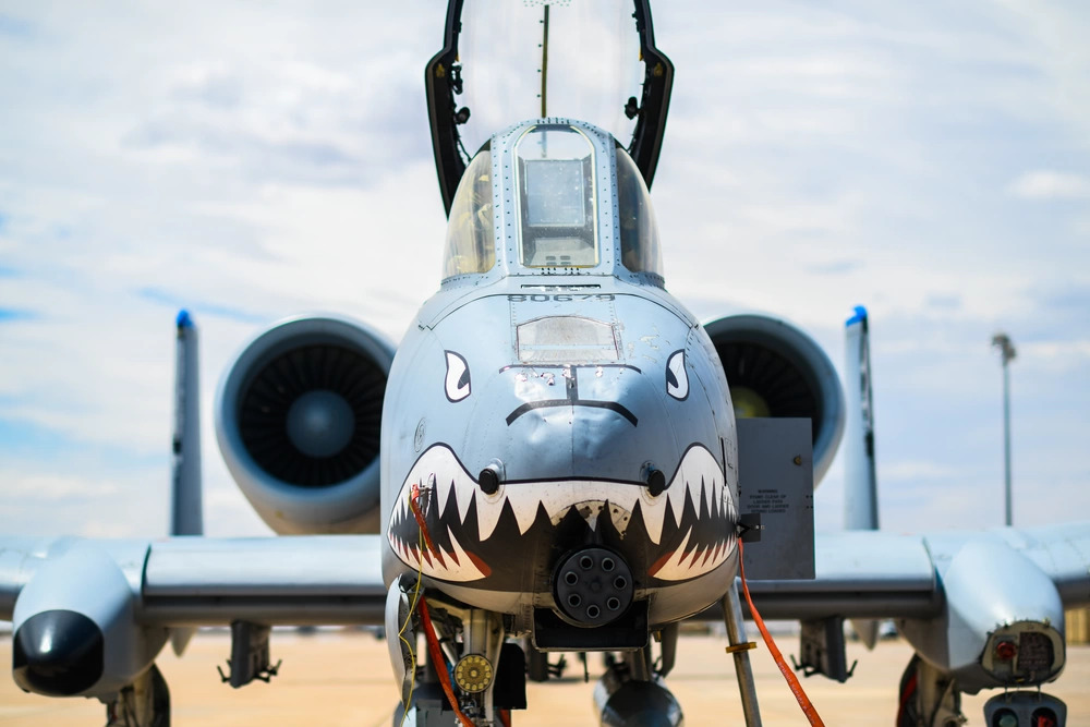 US A-10 attack planes arrive in Middle East in bid to deter wider war