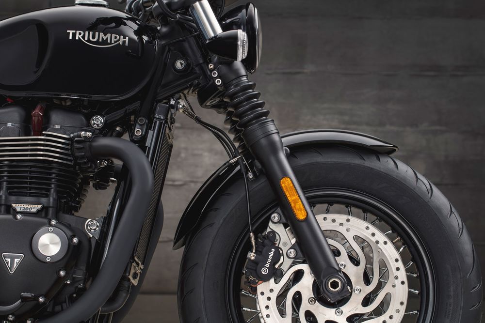 Review: 2018 Triumph Bonneville Bobber Black shows off the cruiser’s bad side