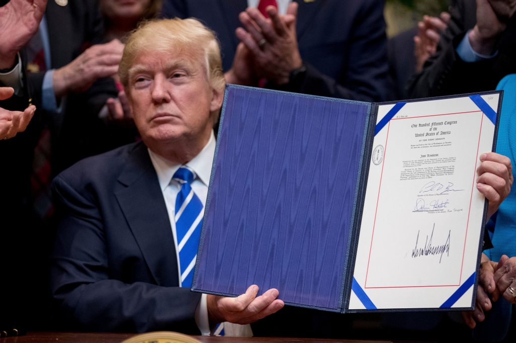 Trump signs bill to kill Obama-era federal contractor regs