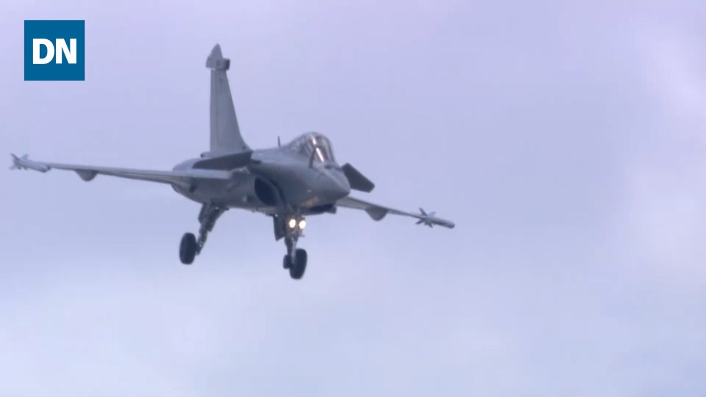 Watch the Dassault Rafale fly over the 2019 Paris Air Show