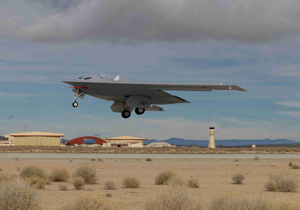New B-21 Raider footage