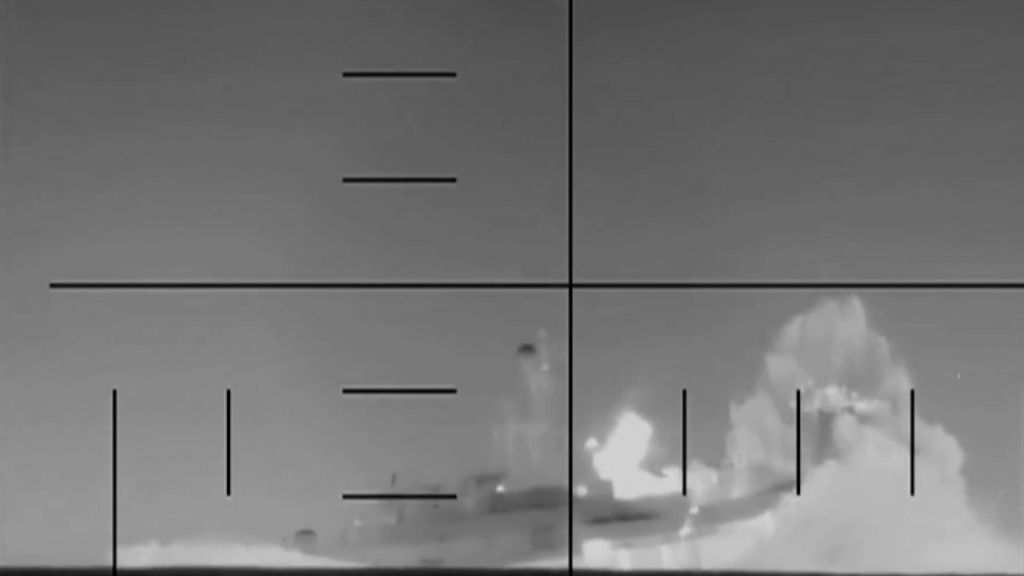 VIDEO: US sub sinks Iranian warship