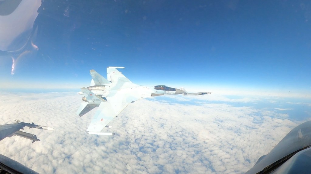 Russian jet nears F-16