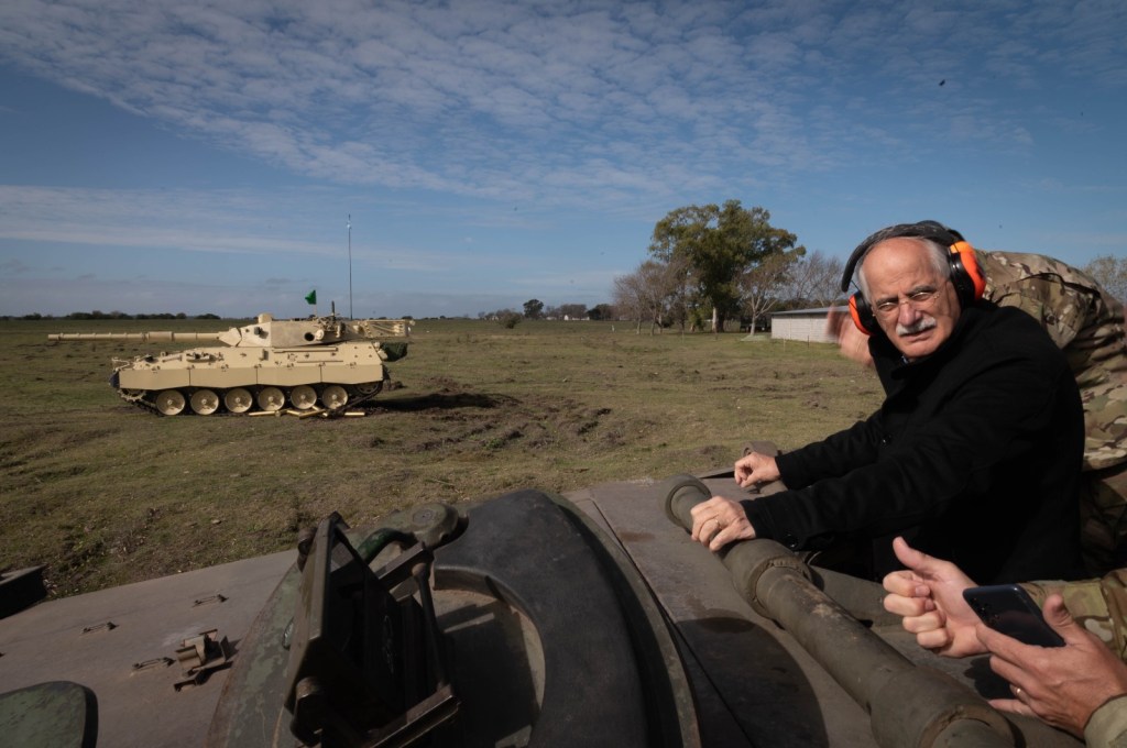 When will Argentina receive its modernized tanks?