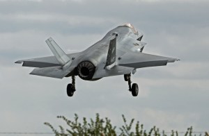 Italian Navy plots race of two local machines: an F-35B against a Ferrari