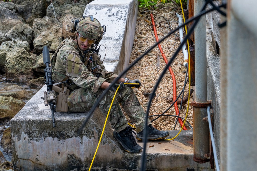 Navy offers explosive ordnance disposal warfare officers up to $100,000 in bonuses